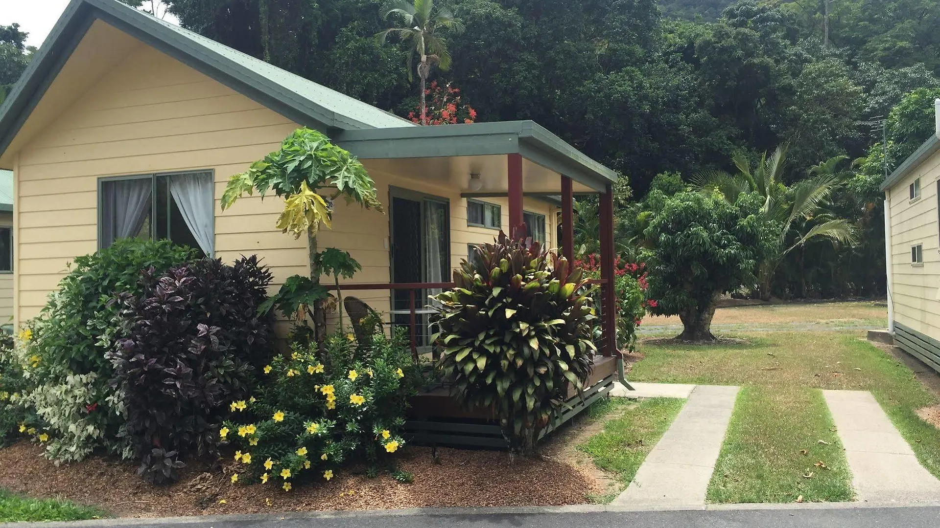 Big4 Cairns Crystal Cascades Holiday Park 4*,